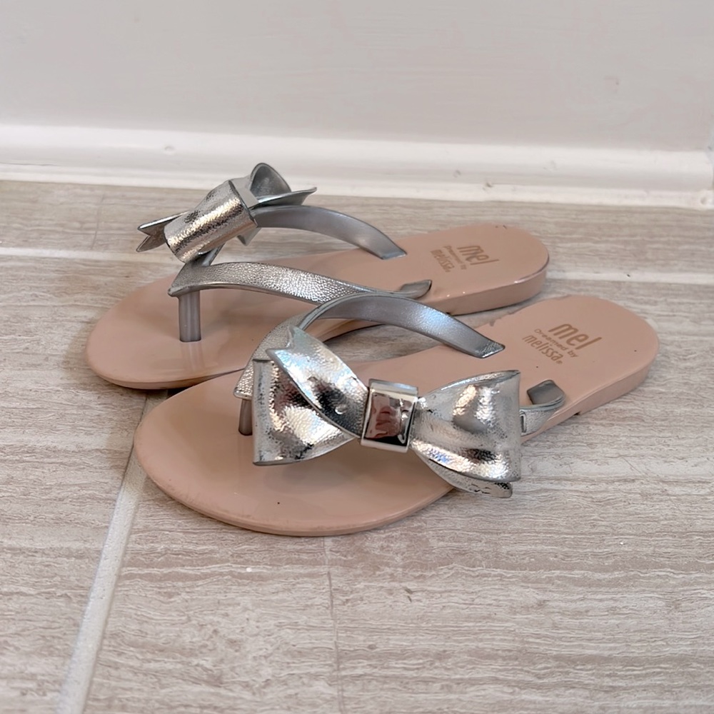 Mini Melissa Toddler Girl Silver Bow Flip Flop Sandals - size 11